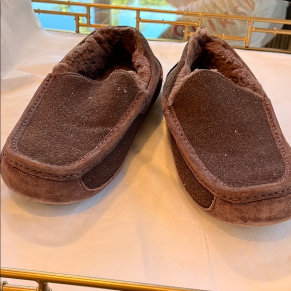 UGG - Picture 1 of 12